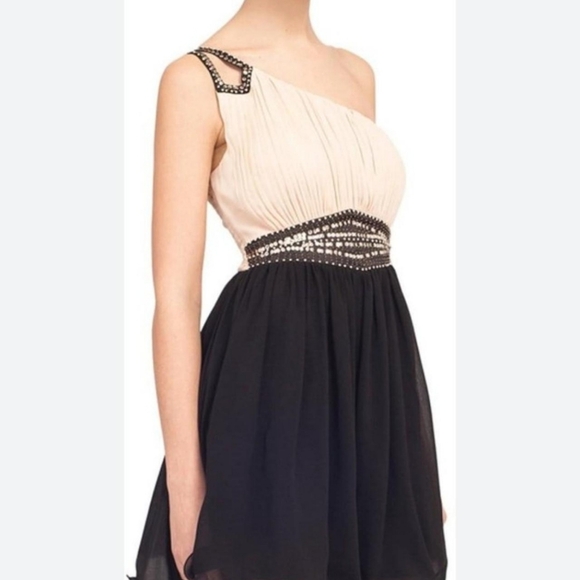 SUZY SHIER Cream And Black Ball Gown One Shoulder size small in good condition - Picture 5 of 10